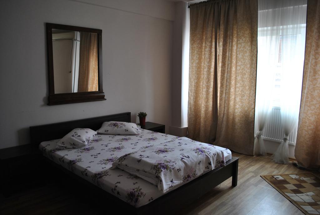 Vogue Hostel Bucharest Exterior photo