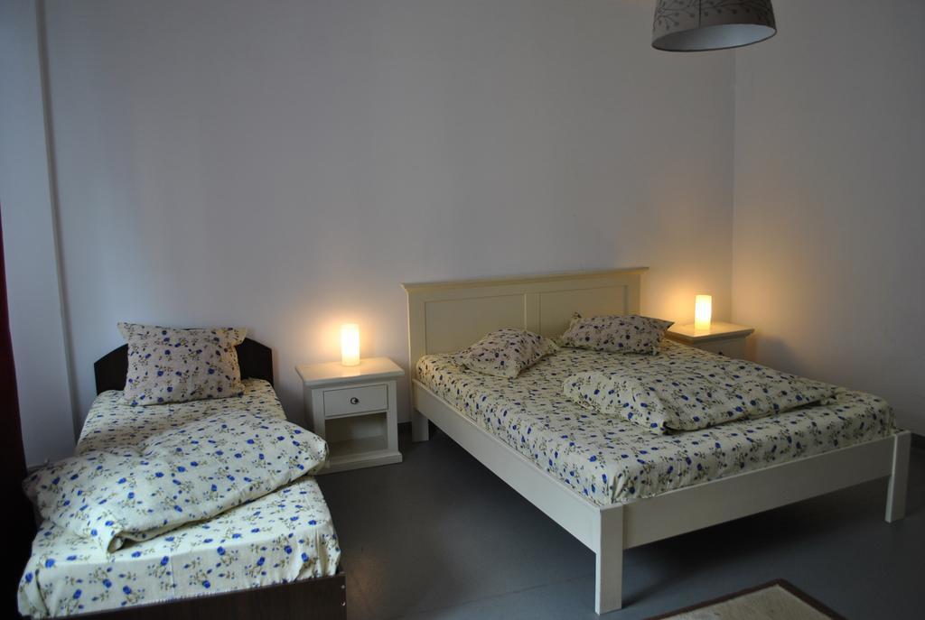 Vogue Hostel Bucharest Exterior photo